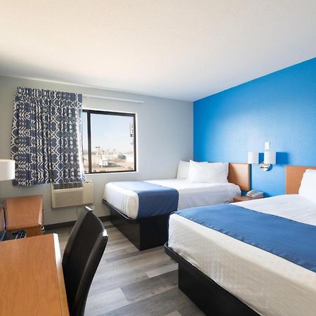 Americas Best Value Inn East Peoria Bagian luar foto