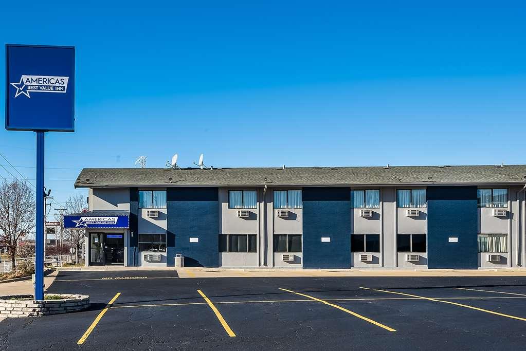 Americas Best Value Inn East Peoria Bagian luar foto