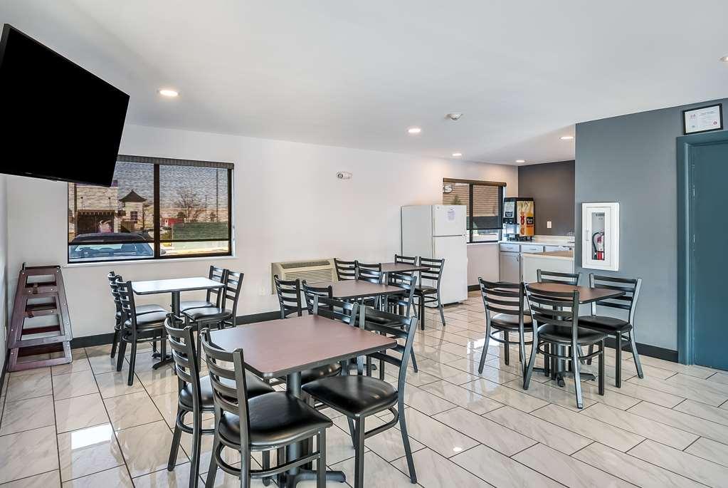 Americas Best Value Inn East Peoria Restoran foto