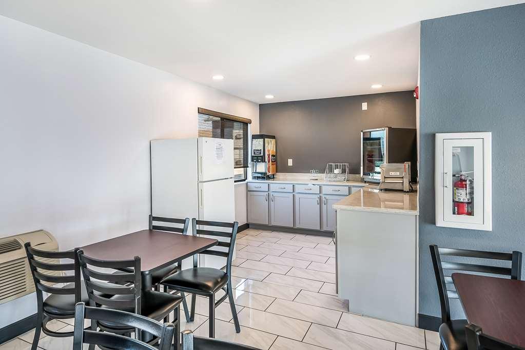 Americas Best Value Inn East Peoria Restoran foto