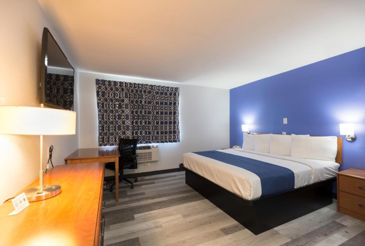 Americas Best Value Inn East Peoria Bagian luar foto