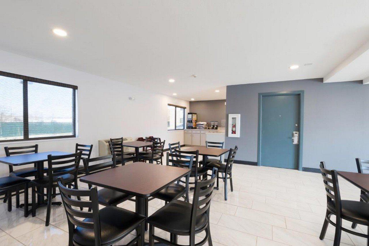 Americas Best Value Inn East Peoria Bagian luar foto