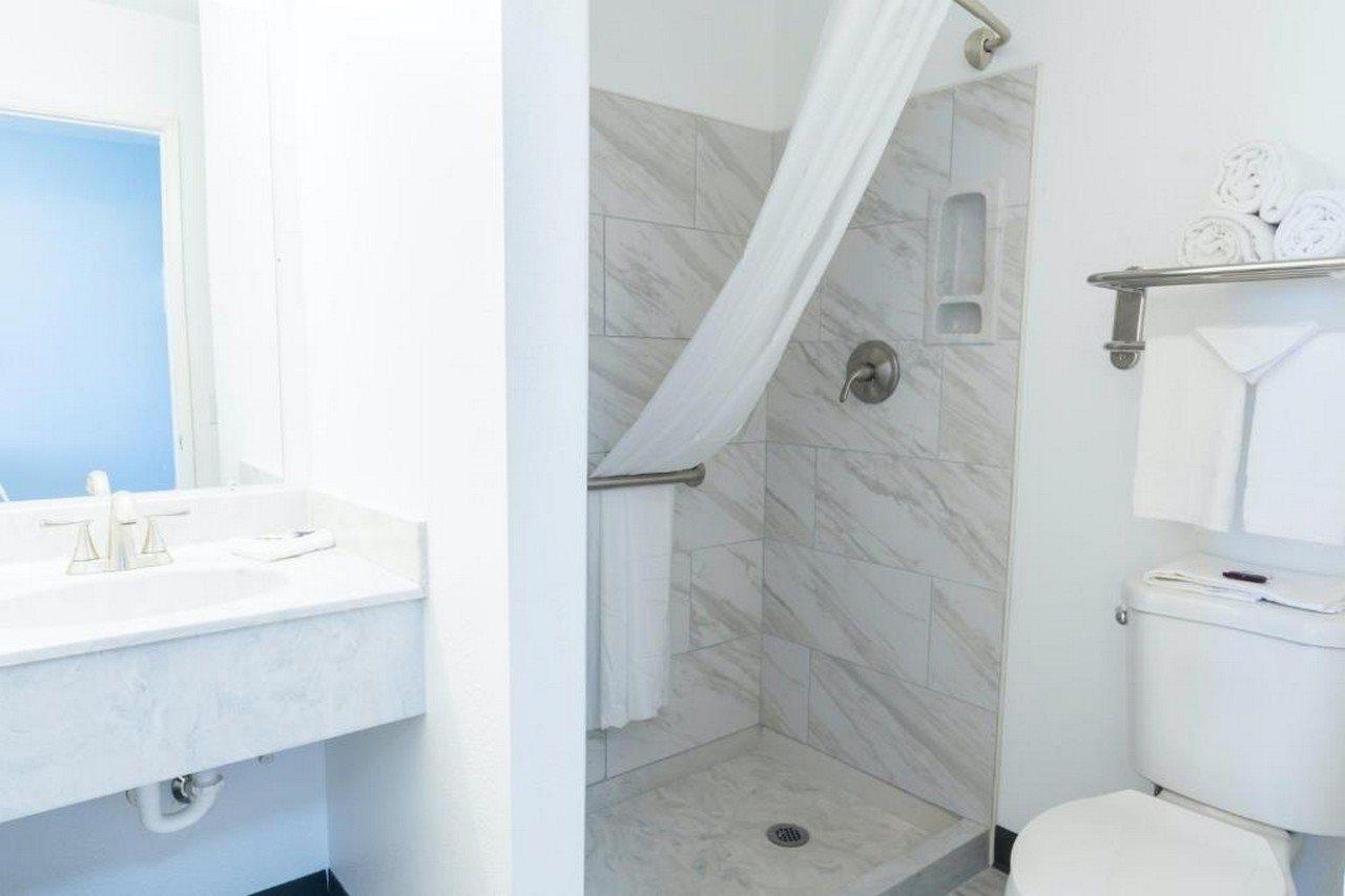 Americas Best Value Inn East Peoria Bagian luar foto