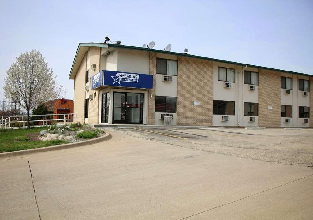 Americas Best Value Inn East Peoria Bagian luar foto