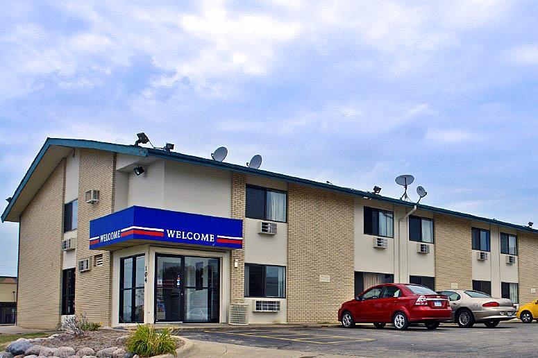 Americas Best Value Inn East Peoria Bagian luar foto