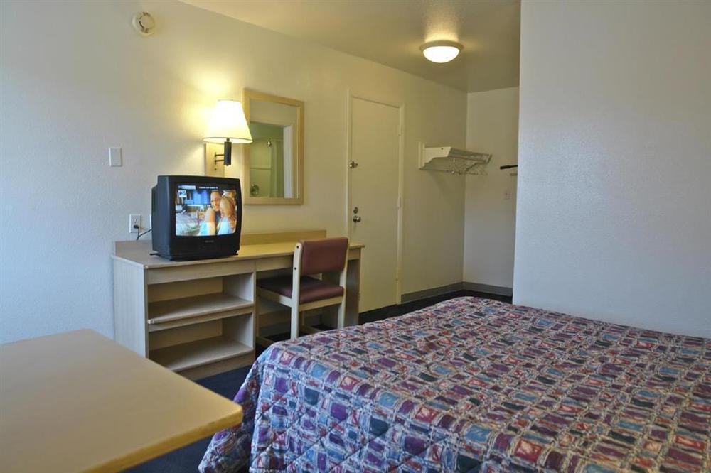 Americas Best Value Inn East Peoria Ruang foto