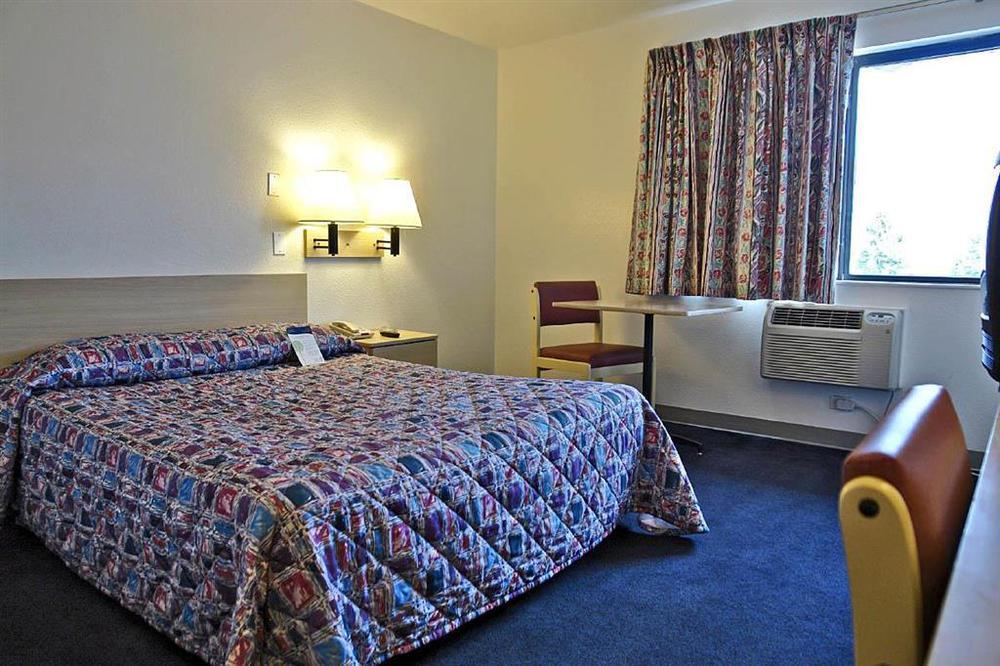 Americas Best Value Inn East Peoria Ruang foto