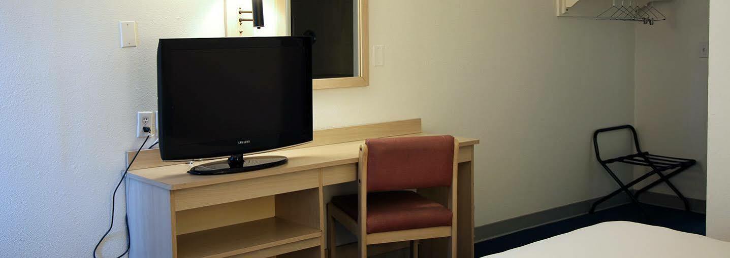 Americas Best Value Inn East Peoria Bagian luar foto