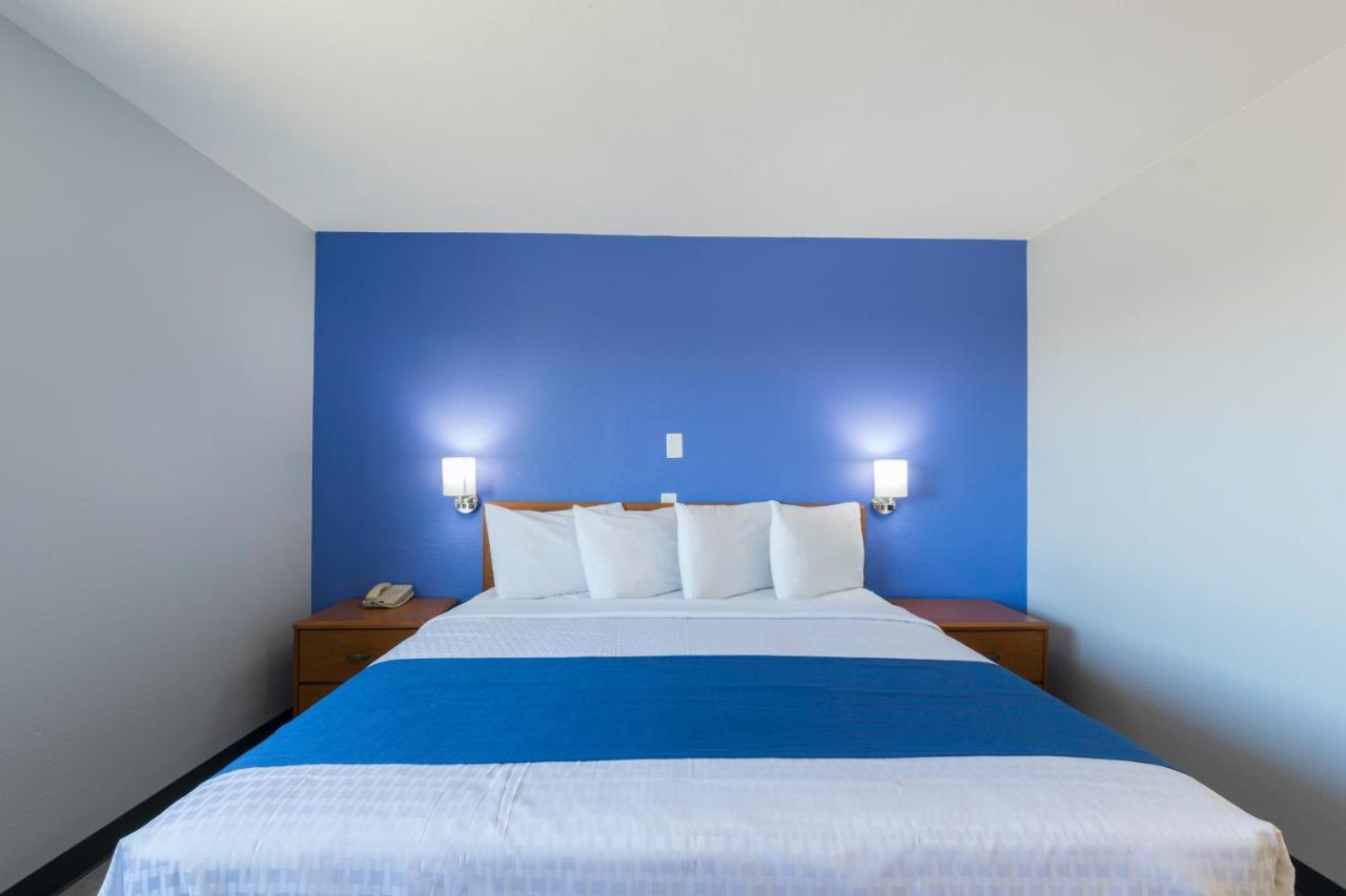 Americas Best Value Inn East Peoria Bagian luar foto