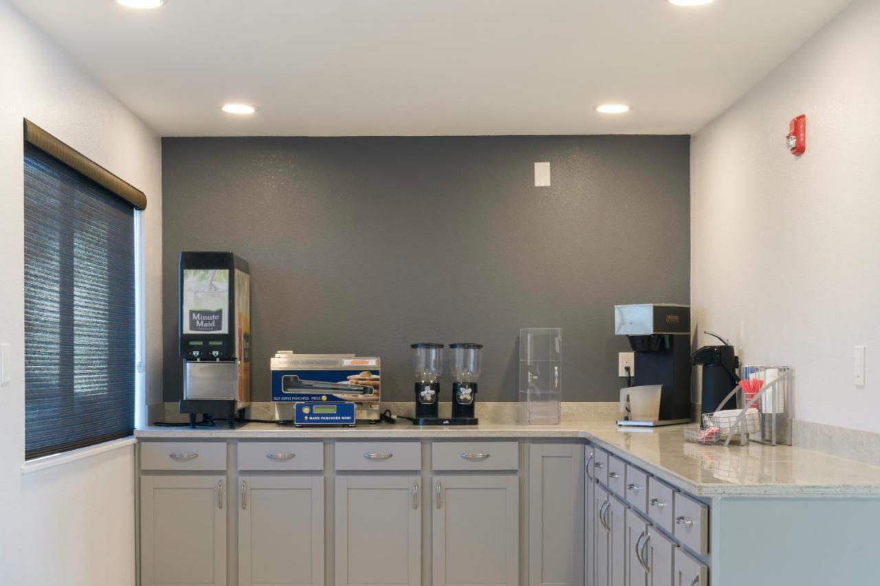 Americas Best Value Inn East Peoria Bagian luar foto